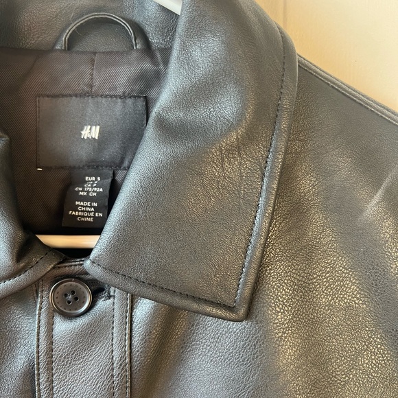 Black button leather coat - Picture 2 of 4